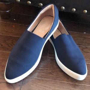 Vince Camuto navy slides sneakers size 7